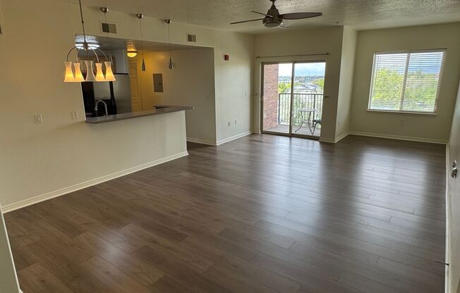 194 W Albion Village Way #406 (9700 S)
