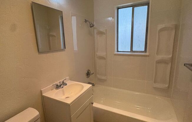 2 beds, 1 bath, $1,450, Unit 333 Park Ave # 17