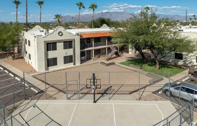 2 beds, 1 bath, 676 sqft, $1,049