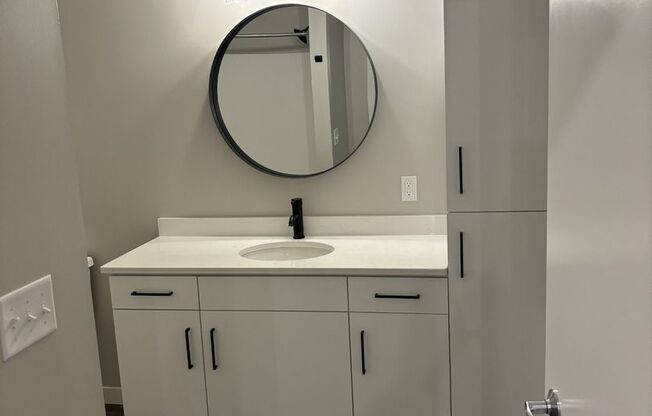 Studio, 1 bath, 565 sqft, $1,025, Unit 534