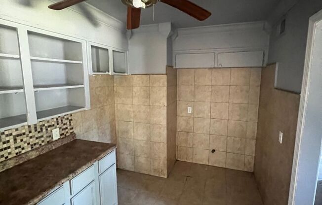 3 beds, 1 bath, $750