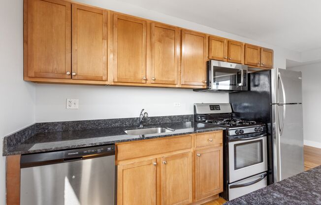 2 beds, 2 baths, 664 sqft, $2,300, Unit 401