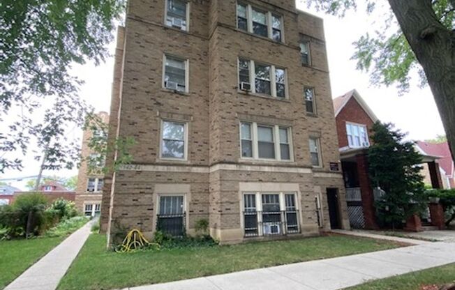 5542 W. LELAND LLC