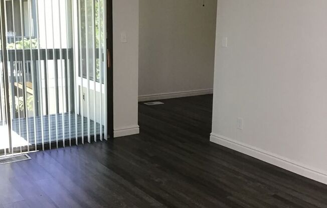 1 bed, 1 bath, 708 sqft, $1,310, Unit 2035-E