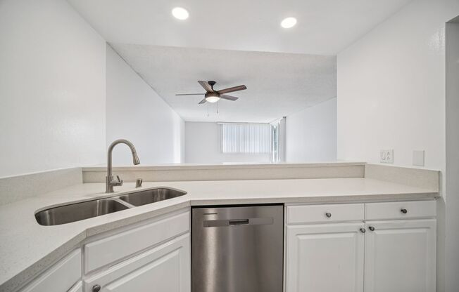 2 beds, 2 baths, 1,058 sqft, $2,598, Unit 4220.307