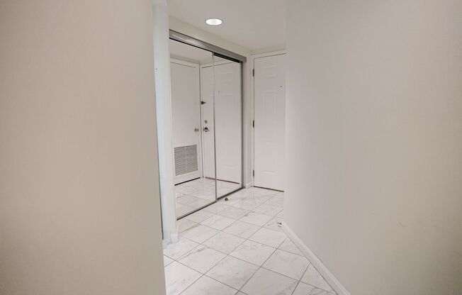 Welcome to your centrally located place to call home in Clarendon!
