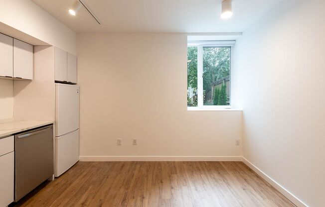 Studio, 1 bath, 246 sqft, $1,200, Unit 01