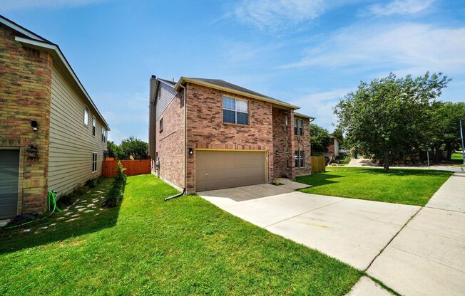Stunning 4-Bedroom, 2.5-Bathroom Home in Live Oak - Realtor Commission: $500