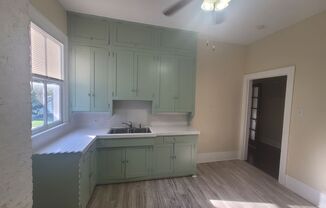 3 beds, 2 baths, 896 sqft, $1,800, Unit UP