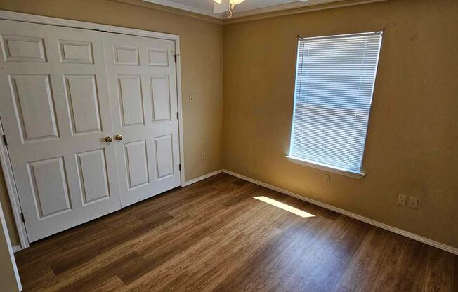 2 beds, 2 baths, 940 sqft, $850, Unit Unit 2