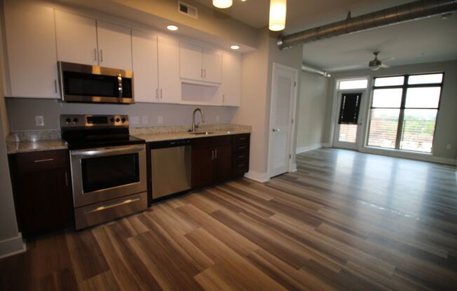 2 beds, 2 baths, 842 sqft, $1,895, Unit APT 612