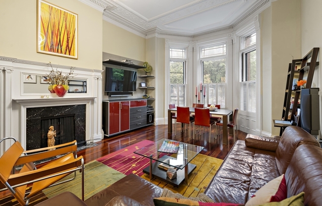 296 COMMONWEALTH AVE