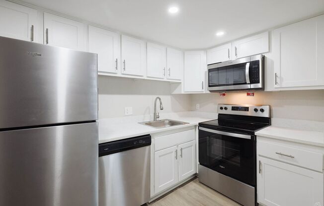 2 beds, 1.5 baths, 961 sqft, $1,295