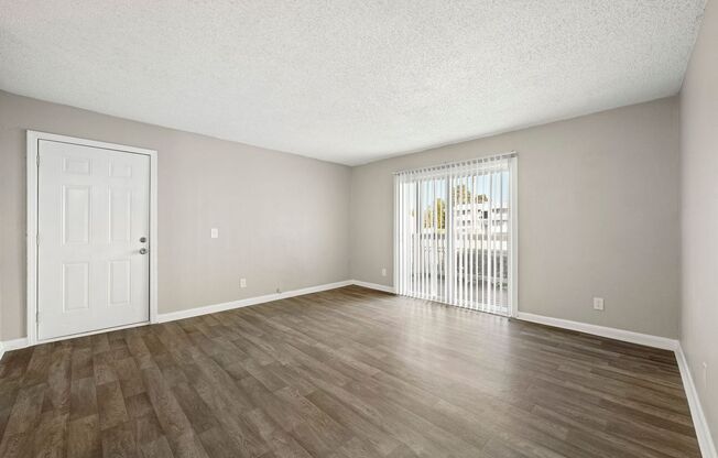 3 beds, 2 baths, 1,121 sqft, $1,400, Unit G86