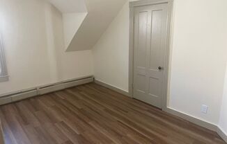 1 bed, 1 bath, $1,350, Unit Unit 3 Rear