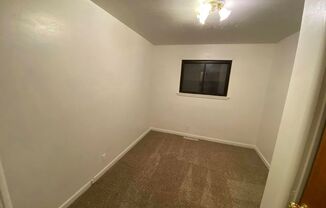 3 beds, 1 bath, $1,900