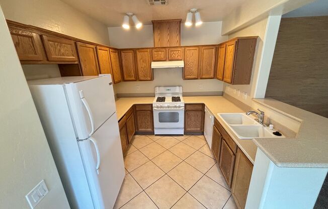 3 beds, 2 baths, $1,850, Unit UNIT 2022