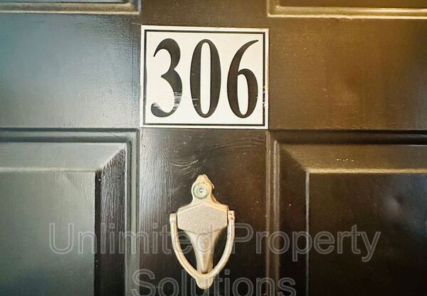 370 S KERR AVE