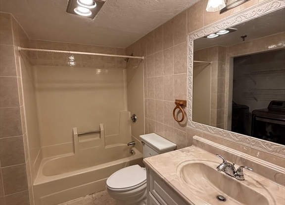 2 beds, 2 baths, 1,055 sqft, $2,400, Unit 318
