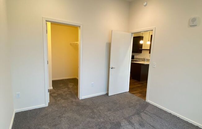 1 bed, 1 bath, 620 sqft, $1,220, Unit 725