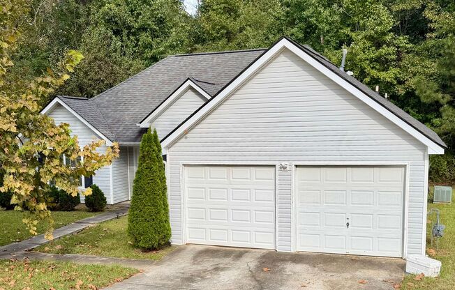 Spacious 3 Bed/2 Bath Ranch in on Quiet Well Kept Street!!