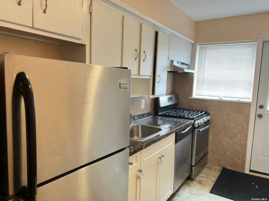 2 beds, 1 bath, $2,950