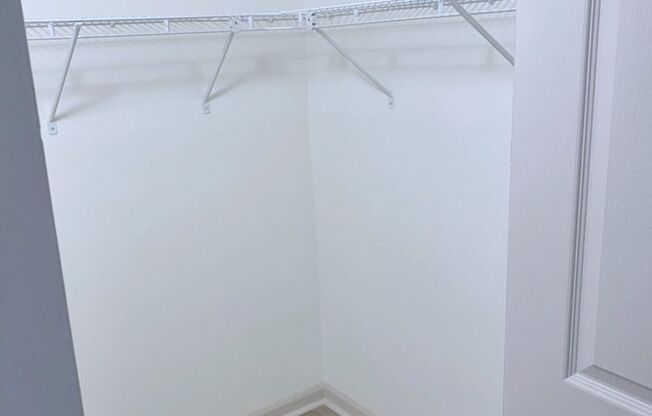 2 beds, 1.5 baths, 1,050 sqft, $1,295, Unit 081