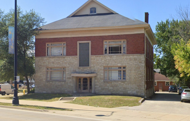 1904 N Main St