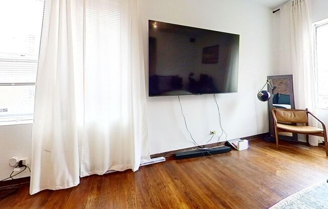 1 bed, 1 bath, 815 sqft, $2,400, Unit 1311 2A