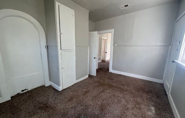 4 beds, 1 bath, $1,250