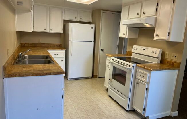 1 bed, 1.5 baths, $1,595