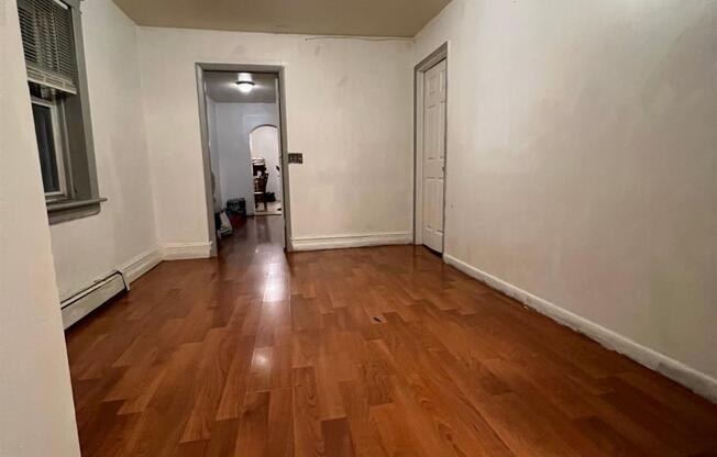 882 AMBOY AVE