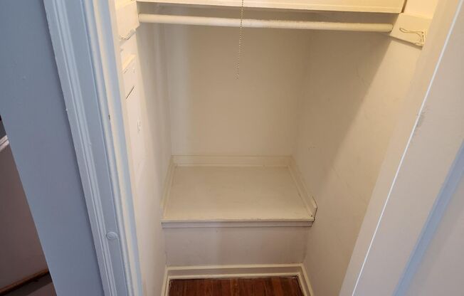 2 beds, 1 bath, 897 sqft, $2,335, Unit B-08