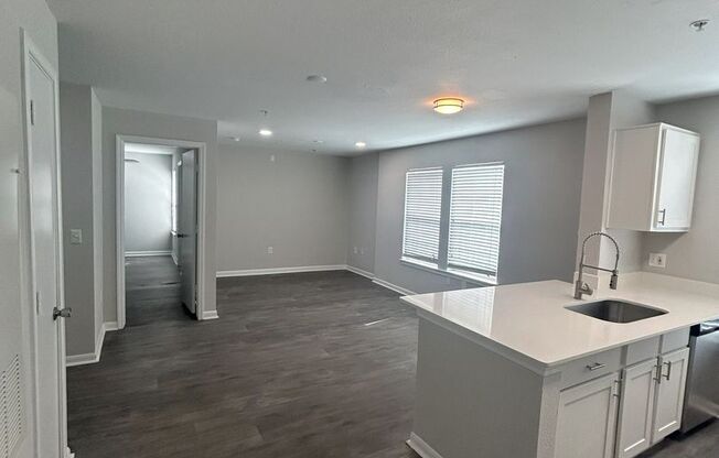 2 beds, 2 baths, 982 sqft, $1,750, Unit 421