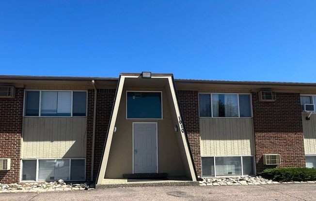 2 beds, 1 bath, 800 sqft, $1,100, Unit Unit 5