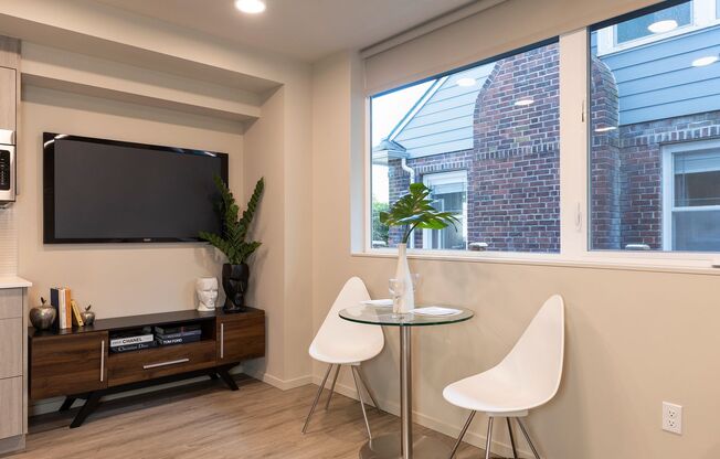 Studio, 1 bath, 301 sqft, $1,395, Unit 302