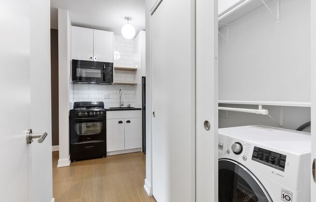 Studio, 1 bath, 225 sqft, $1,360, Unit 204