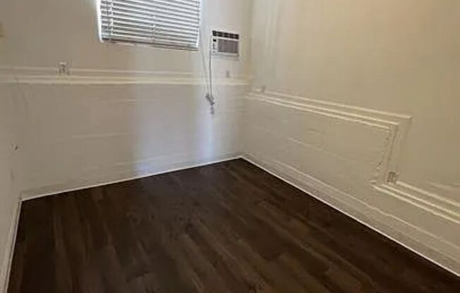 2 beds, 1 bath, $2,800