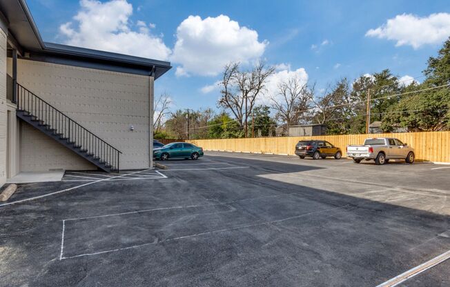 2 beds, 1 bath, 850 sqft, $1,425, Unit 115