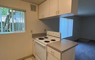 2 beds, 1 bath, 669 sqft, $1,245, Unit 33