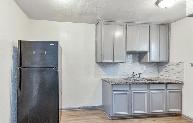 1 bed, 1 bath, $825, Unit 17