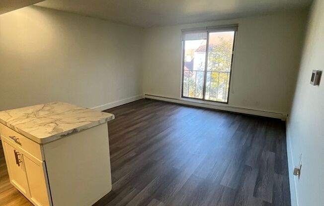 2 beds, 1.5 baths, 950 sqft, $1,545, Unit 306W