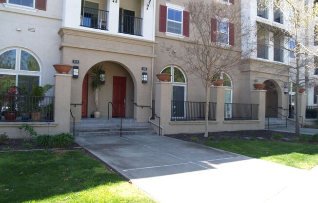 Private Street Entrance! Attached Garage! 2Br 2.5Ba Dublin at The Terraces in Great Location!