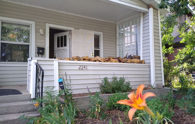 DU Charming 1920's Bungalow 2 Beds 1 Bath  Available Now