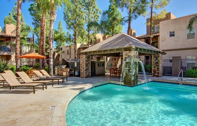 Stunning contemporary condo in a prime north Scottsdale community.  Lush landscaping, like living at a resort!!!