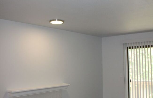 2 beds, 1.5 baths, 920 sqft, $2,075, Unit N203