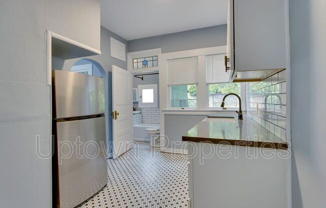 1005 SE 27 AVE