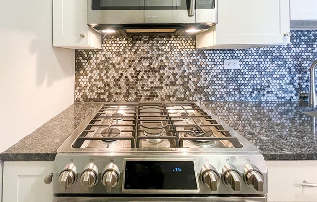 1 bed, 1 bath, 879 sqft, $3,750, Unit 11J