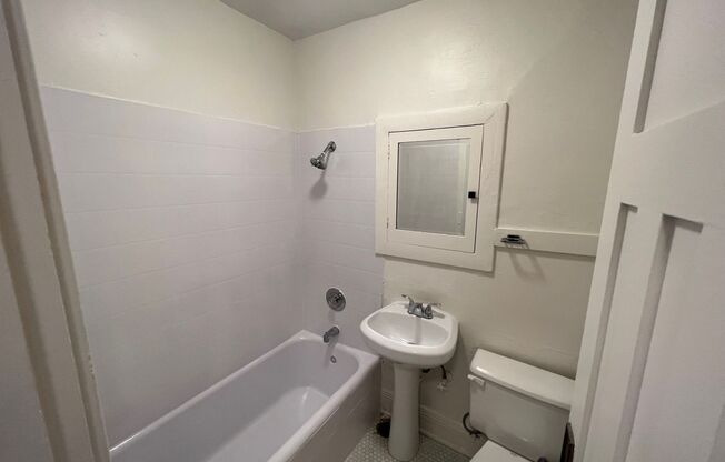 Studio, 1 bath, 360 sqft, $1,295, Unit 109