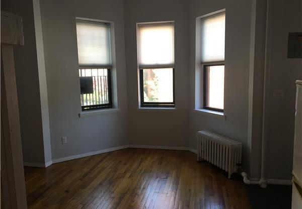 Studio, 1 bath, $2,300, Unit 2-R